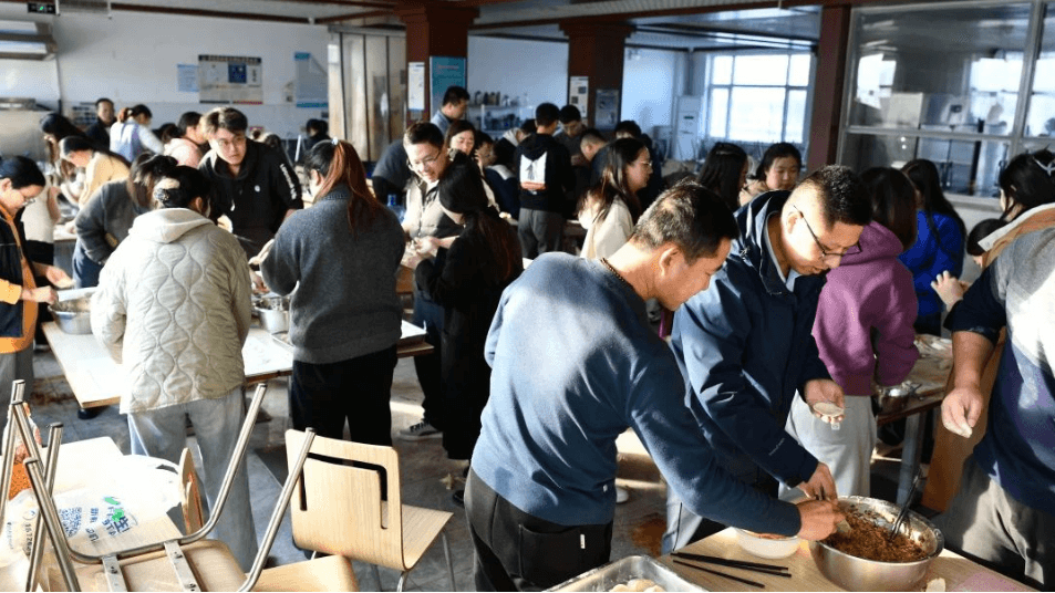 博遠(yuǎn)開展“快樂迎冬至，溫情暖寒冬”包餃子活動(dòng)